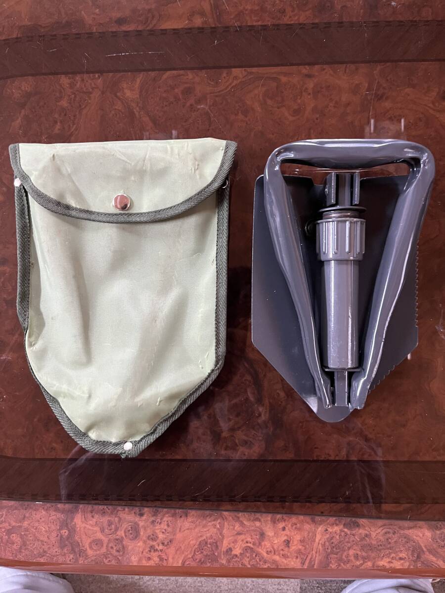 未使用 折りたたみ 三つ折 スコップ/シャベル　アウトドア/キャンプ/ガーデニング アーミー スタック