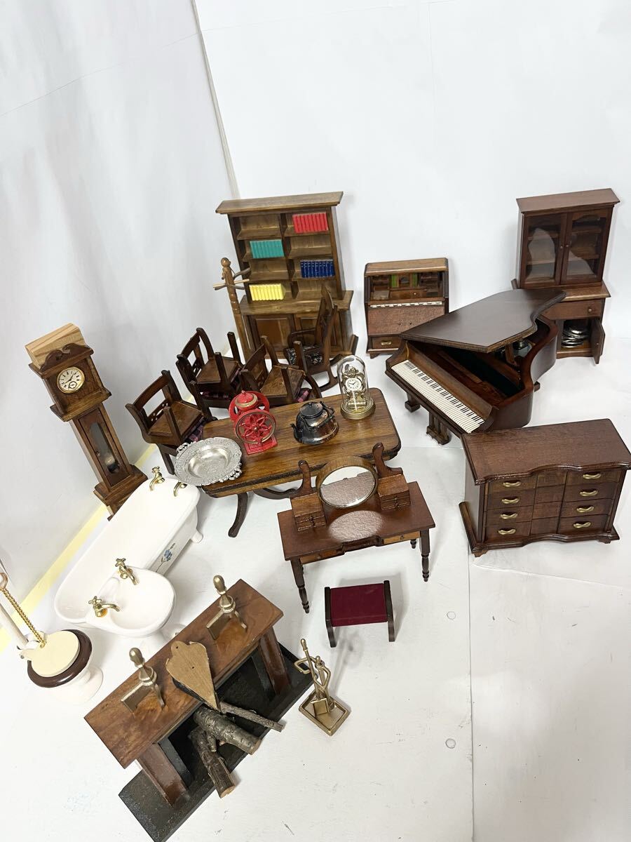 【箱付・美品】ミニチュア家具 大量セット 木製 ドールハウス グランドピアノ 暖炉 飾棚 ドレッサー 1/12 ジオラマ アンティーク調 管理G