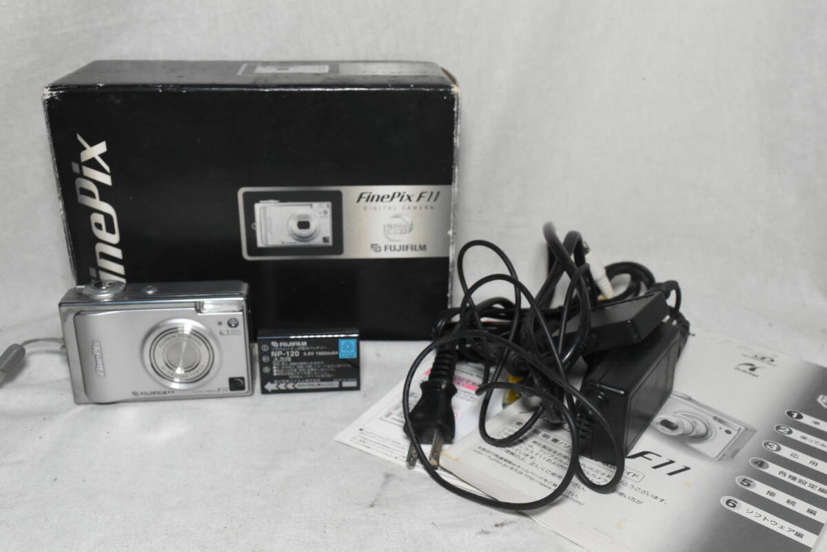 FUJIFILM　富士フイルム　FinePix　F11　デジタルカメラ　デジカメ