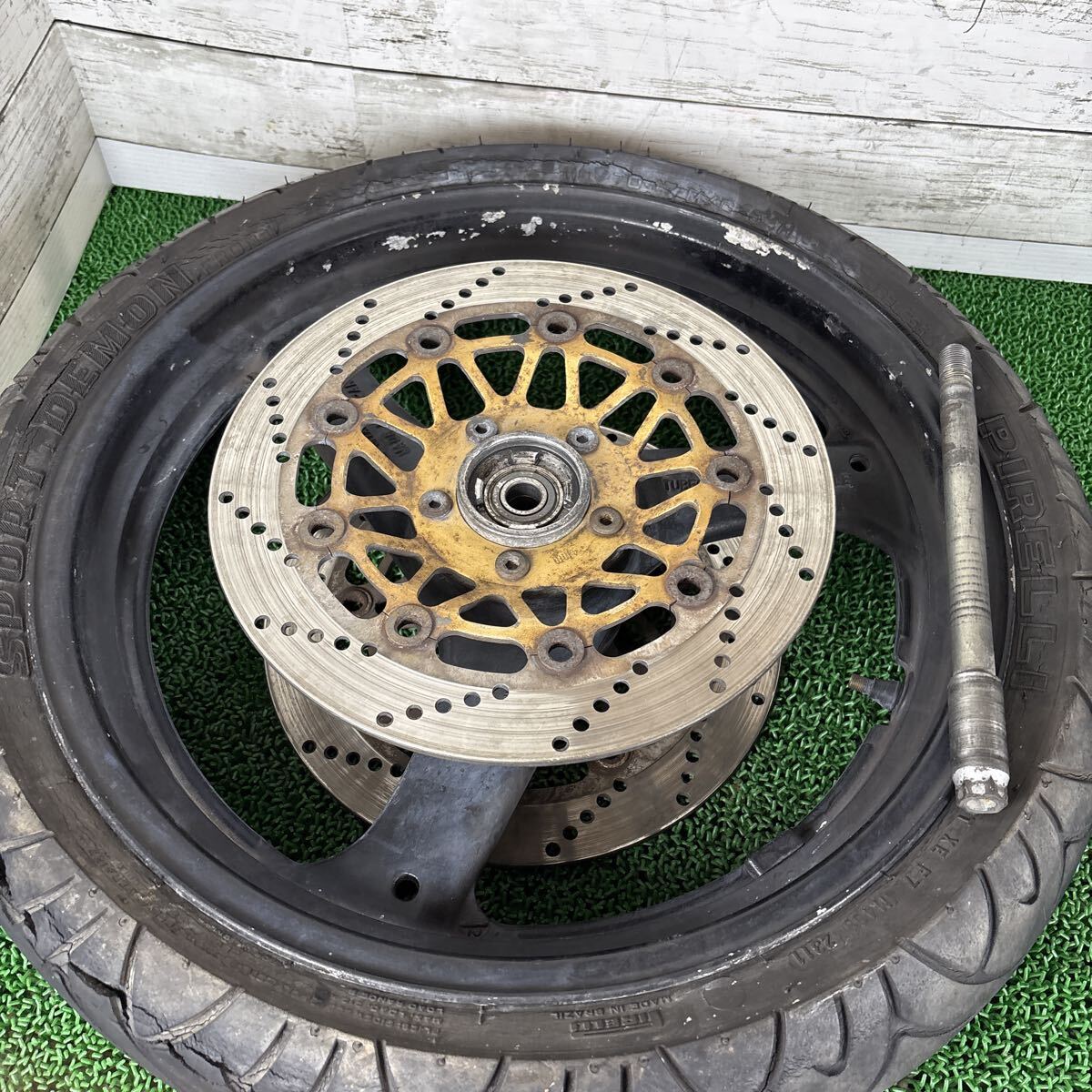 SUZUKI GSX400 インパルス フロントホイール シャフト付き