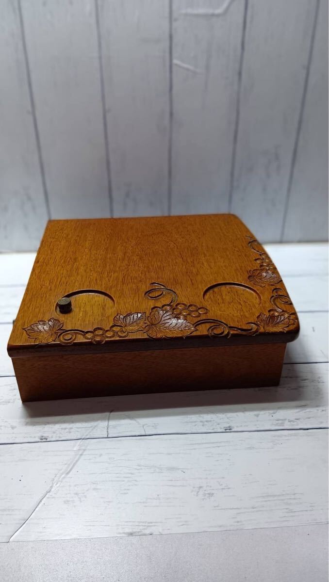 「木製 小物入れ ジュエリーボックス ぶどう彫刻 アンティーク調 収納 レトロ」