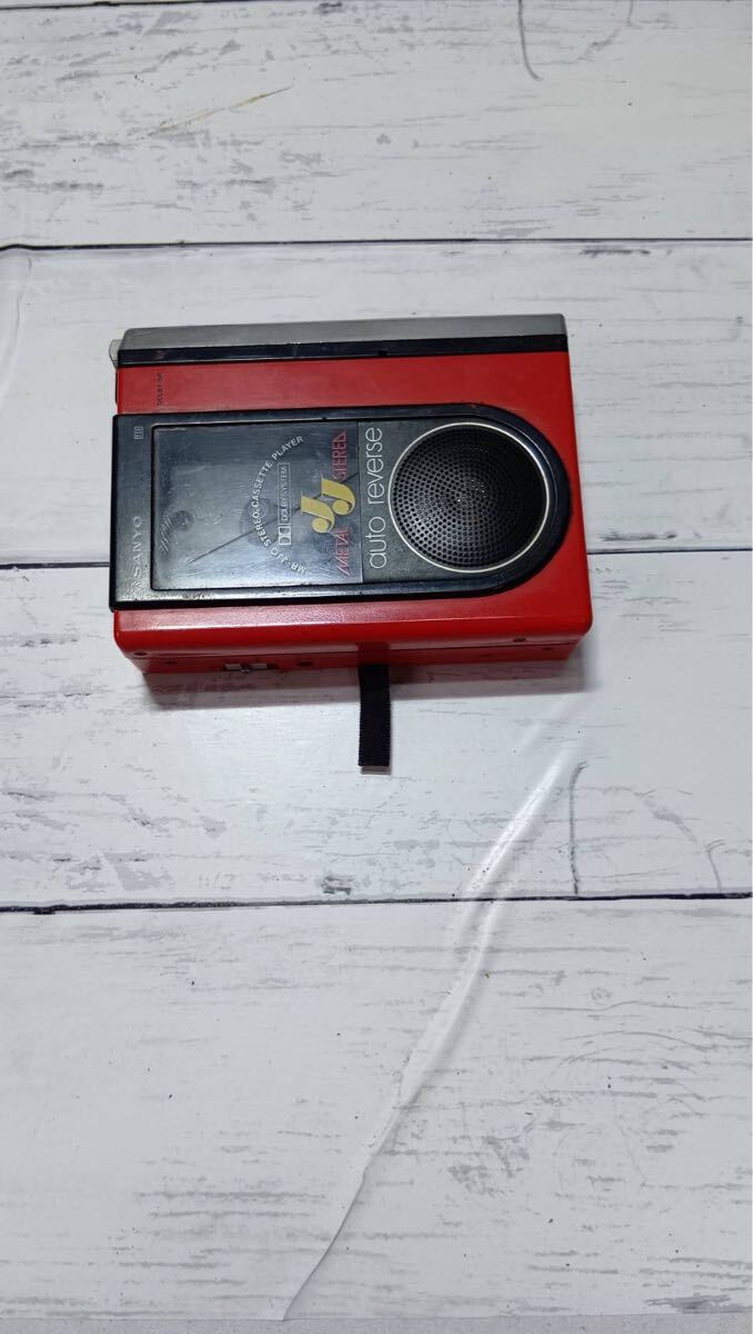 「SANYO サンヨー カセットプレーヤー auto reverse 赤 レトロ ジャンク」
