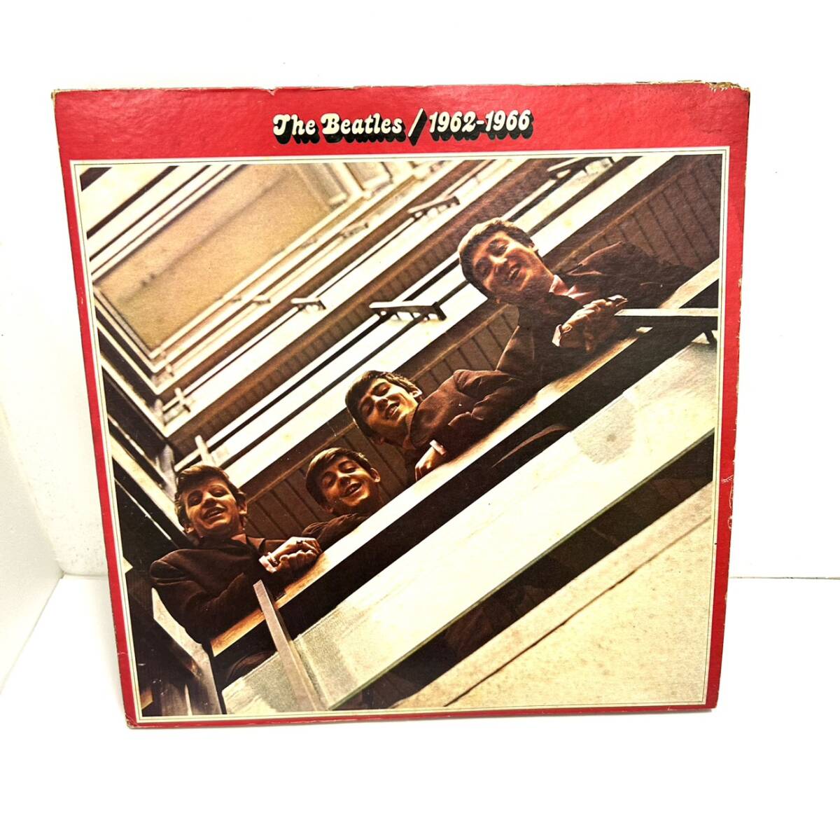 ザ・ビートルズ 2枚組 国内盤 カラー 2LP ブック 見開き The Beatles 1962-1966 3-304 LPレコード 黒盤 名盤 洋楽ロック 音楽 1円出品 W
