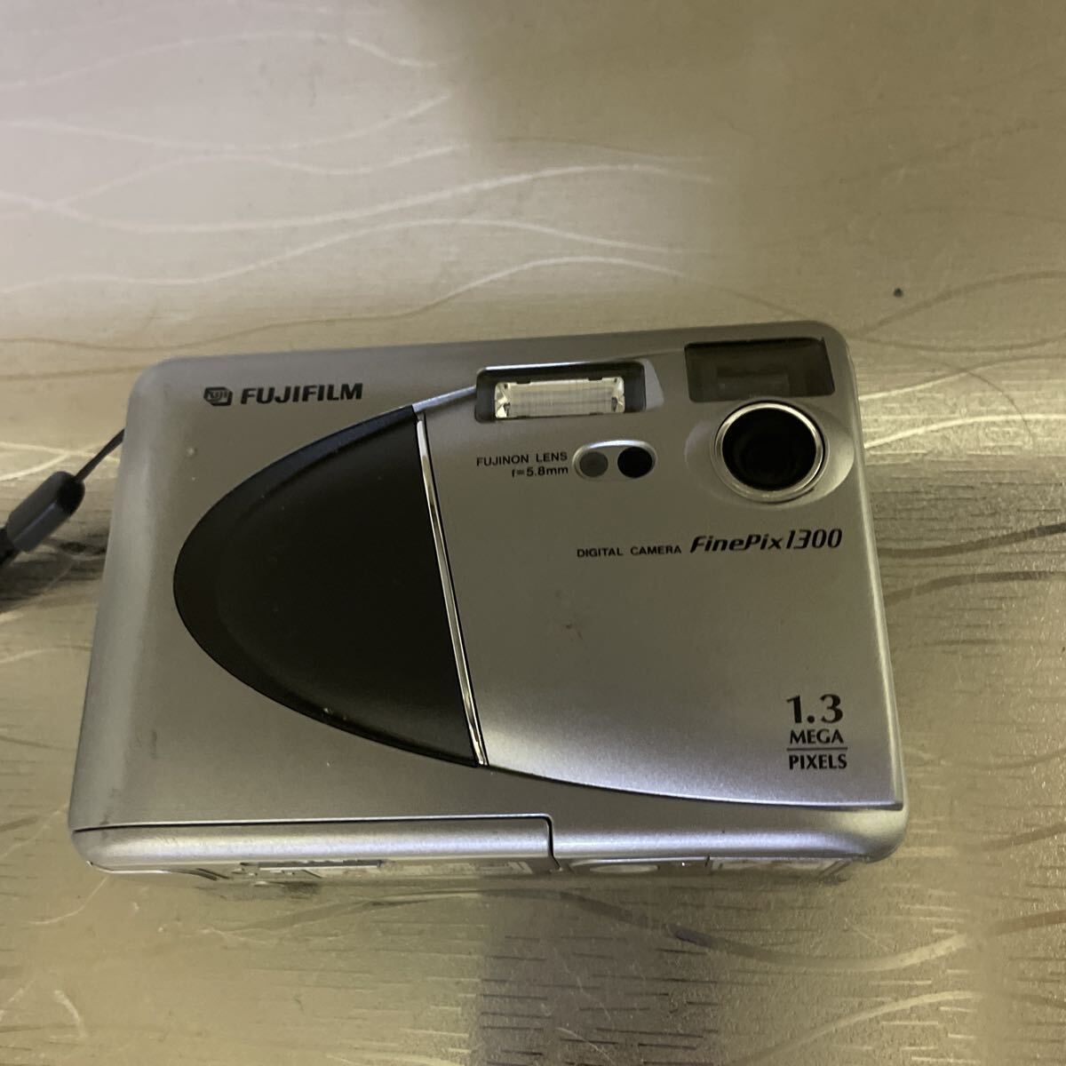FUJIFILM FinePix 1300 デジタルカメラ