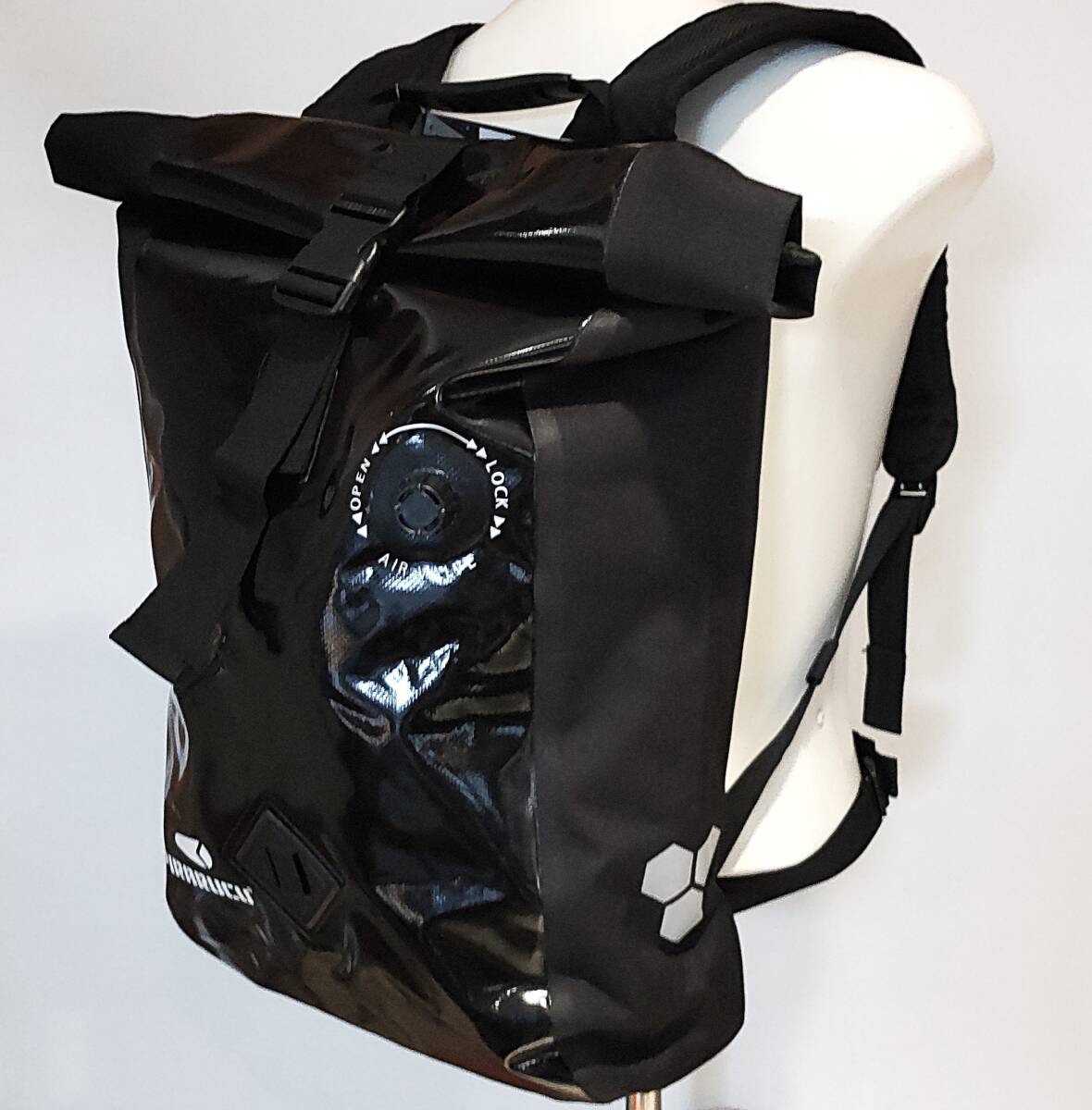 Y030403■未使用タグ付き カジメイク PIRARUCU ピラルク 防水 バックパック 20L ロールパック リュック 防水バッグ ブラック 保管品■