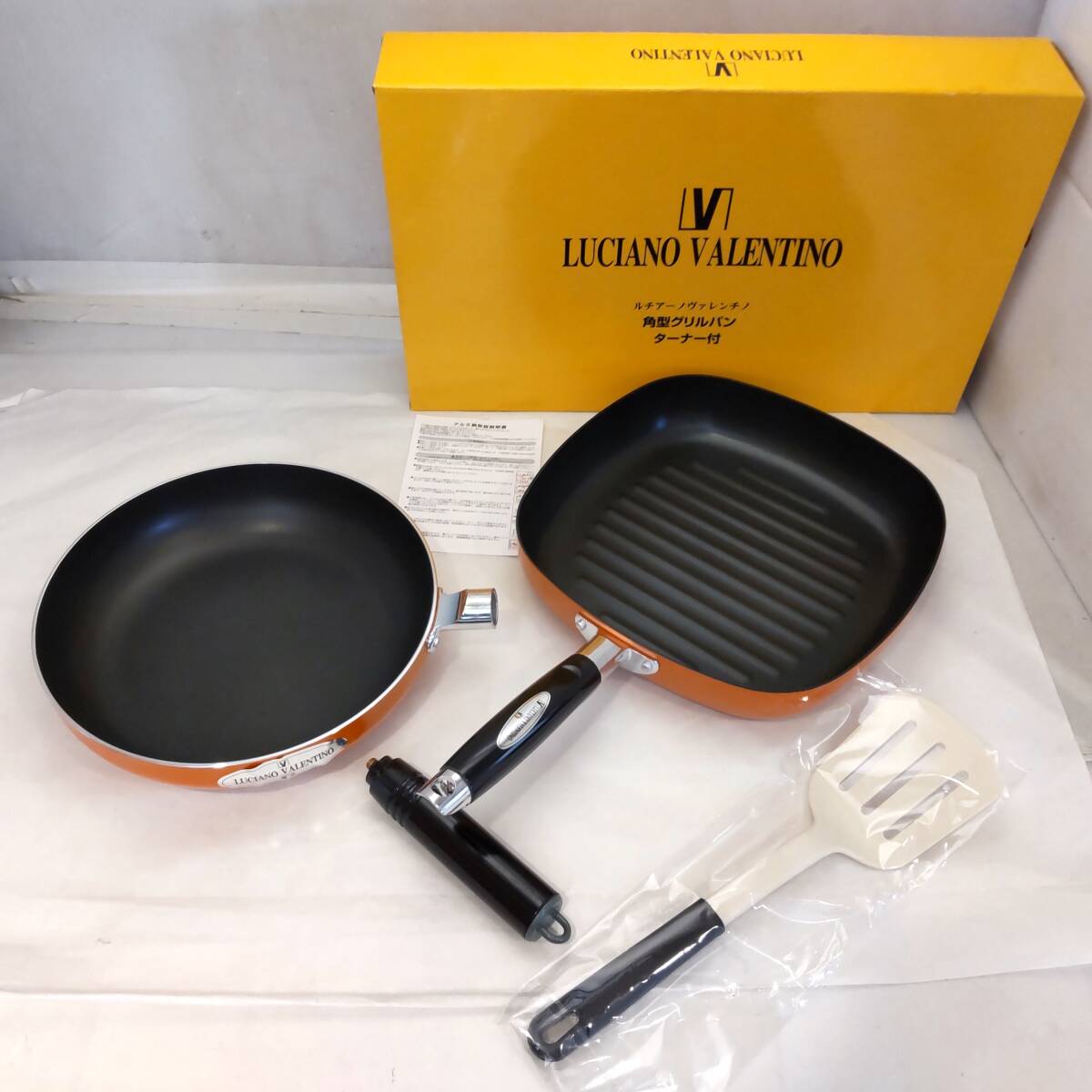 Y030408■未使用 LUCIANO VALENTINO ルチアーノ ヴァレンチノ フライパンセット 丸型 直径24cm / 角型 26cm角 ターナー付き■