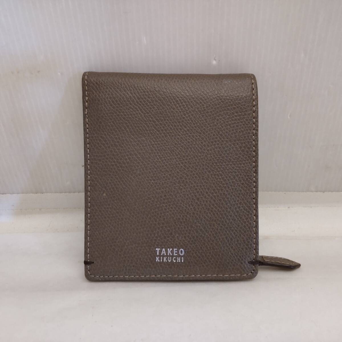 Y031101■TAKEO KIKUCHI 二つ折り財布 グレーに近いカーキ 約9.5×11.5cm 小銭入れ付き■