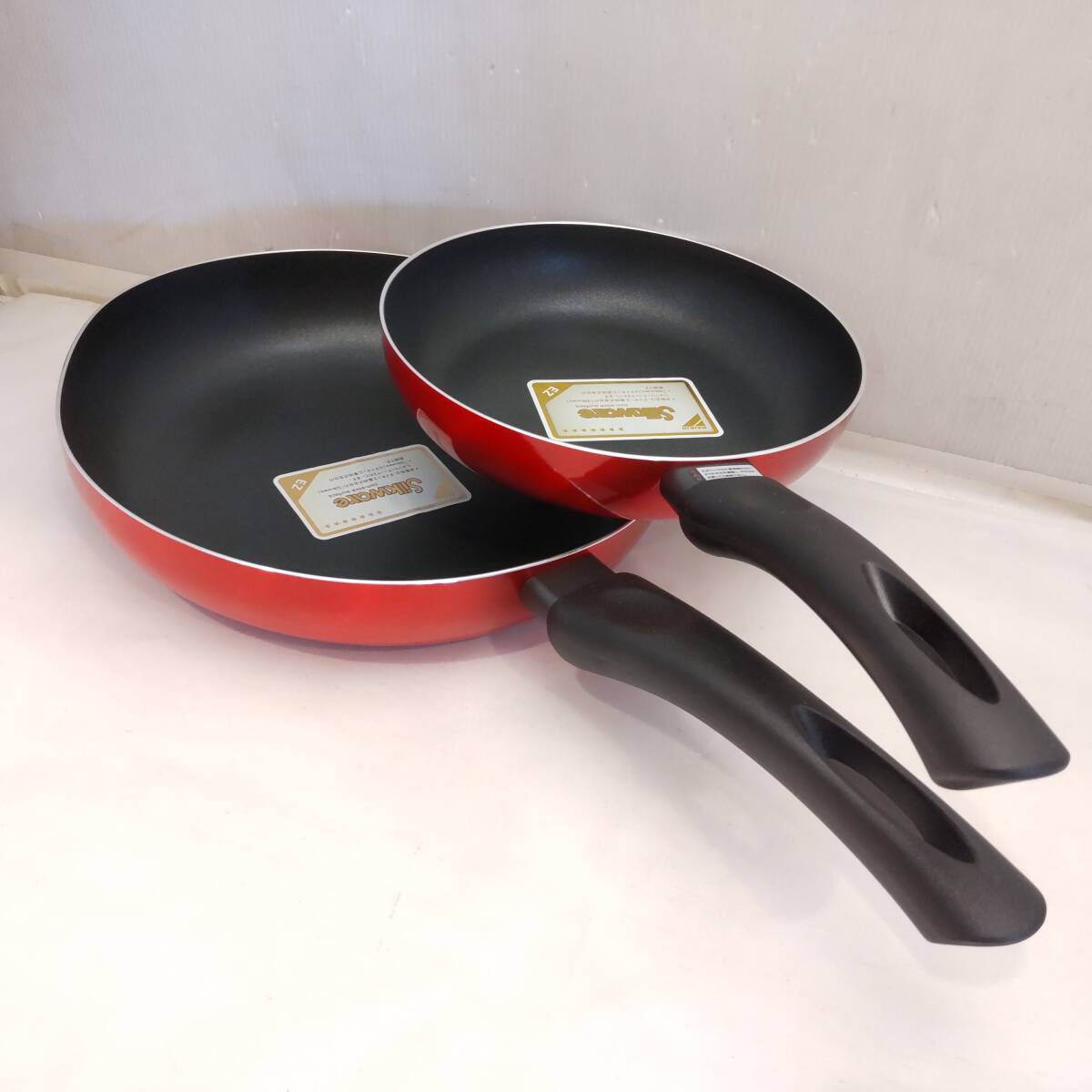 Y031108■未使用 フライパン 2点 DAIKIN ダイキン Silkware シルクウェア コーティング 26/20cm レッド 赤 大きい方にゆがみあり■