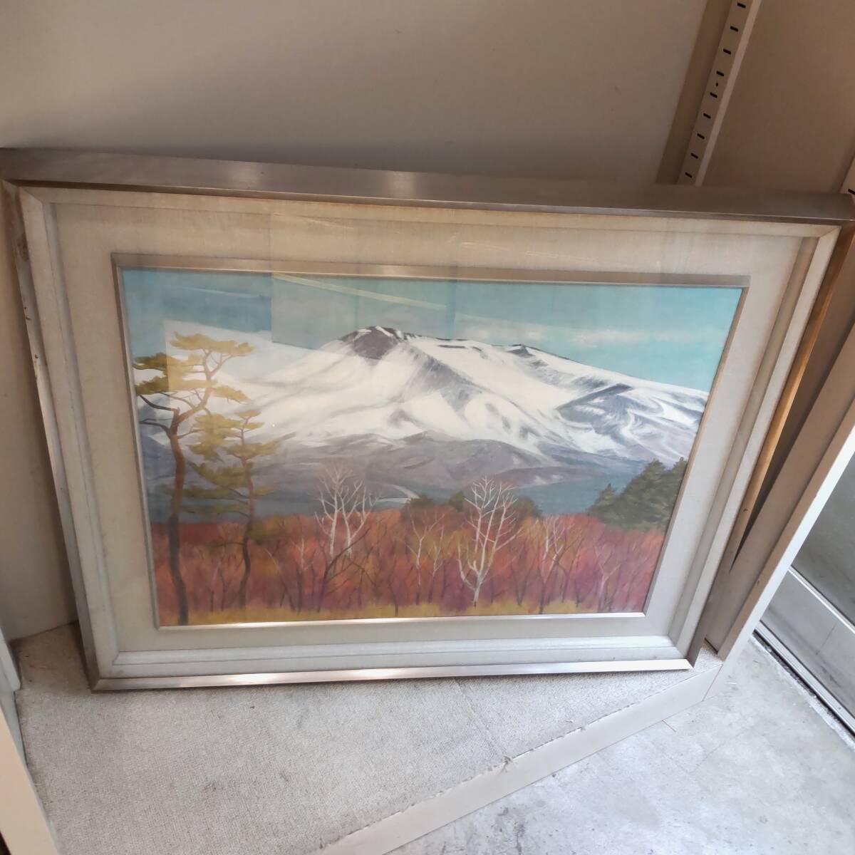 Y031904■真作 松本郭「浅間山」日本画 P12号 額装 幅約78.5cm 高さ約60cm 風景画 全体にキラキラした絵具を使用?■