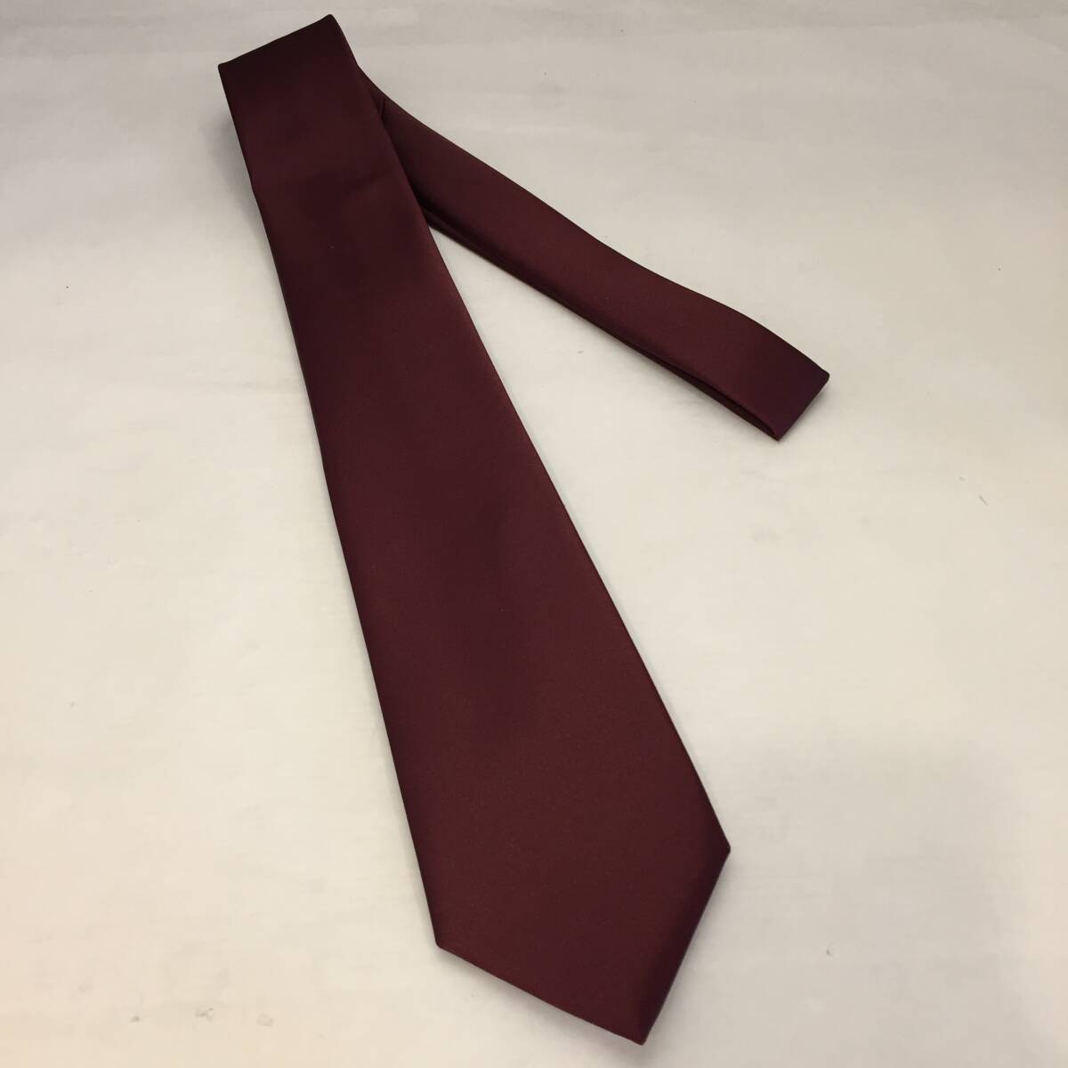F032305◎未使用 ESUMIRAN ネクタイ ワインレッド 無地 ポリエステル100％◎