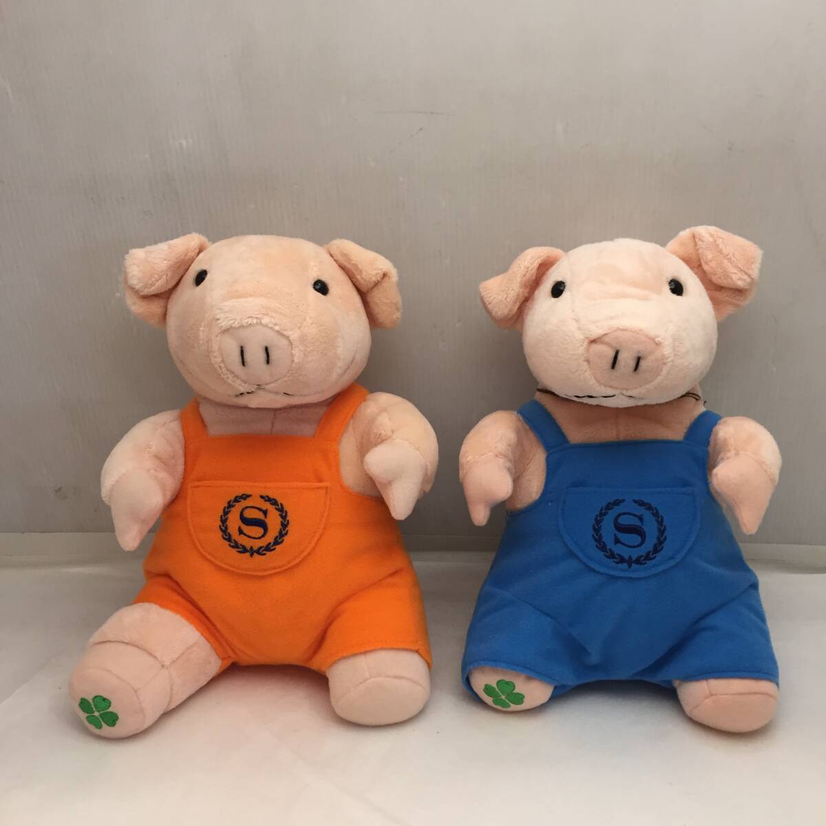 F032501◎神戸ベイシェラトンホテル オリジナルマスコット シェラとん ぬいぐるみ ペア 豚 幸運をもたらすぶた 高さ約23㎝ 2点セット◎