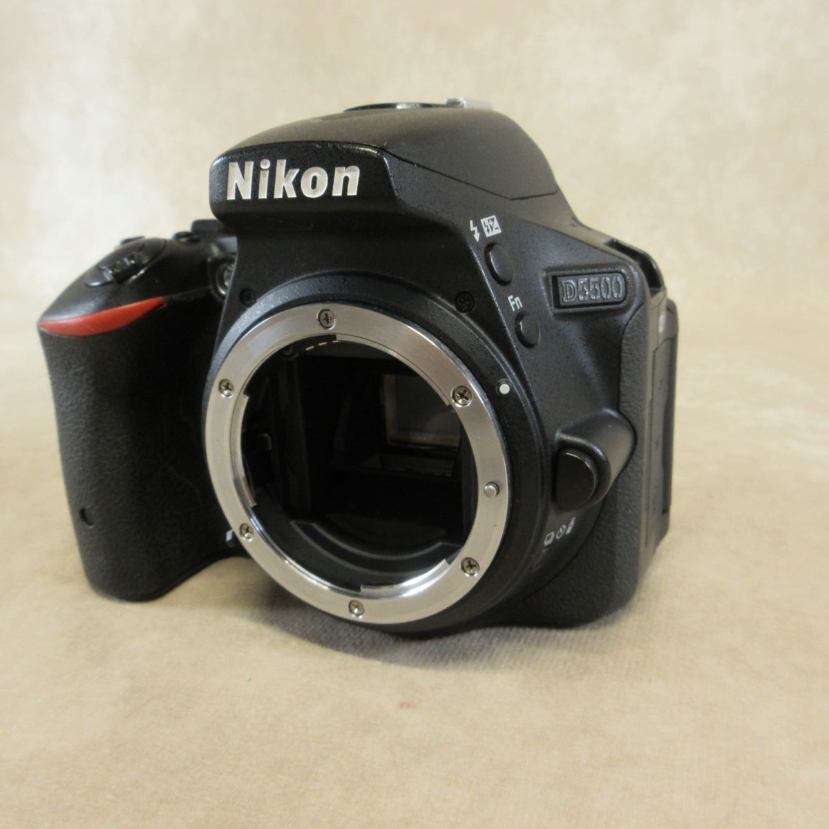 【大人気】 Nikon ニコン D5500 ボディ デジタル一眼レフカメラ #4217