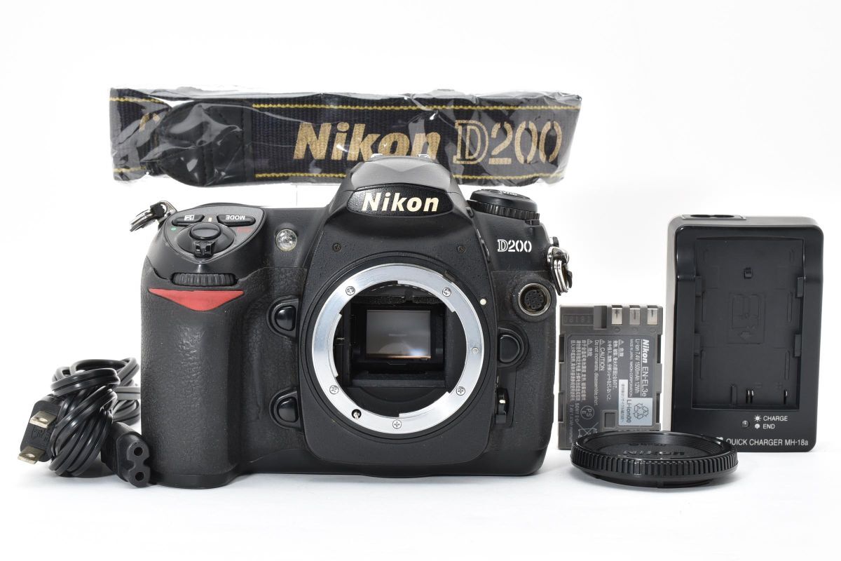 【動作好調】 Nikon ニコン D200 ボディ デジタル一眼レフカメラ #4124