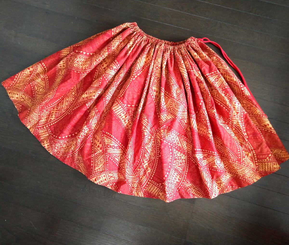 ハワイアンファブリック☆レンガ色系ゴム1段 カヒコタパ古典柄 パウスカート 丈68cm