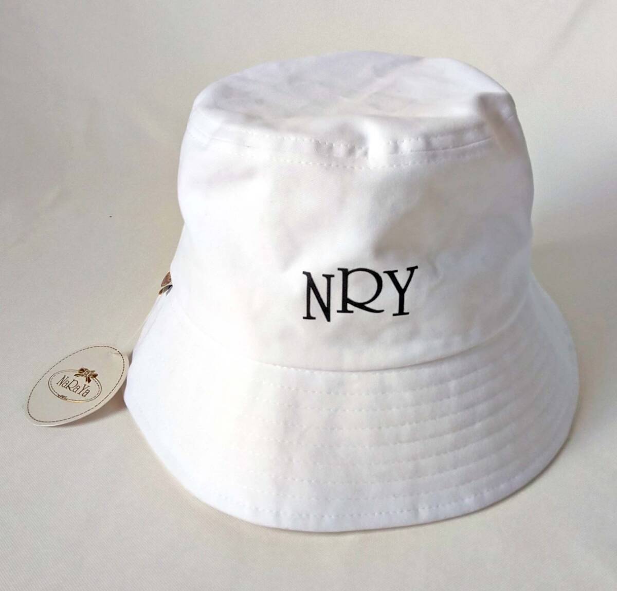 NaRaYa ナラヤ ☆新品 タイ製 白ホワイト系 ロゴ入バケットハット/帽子