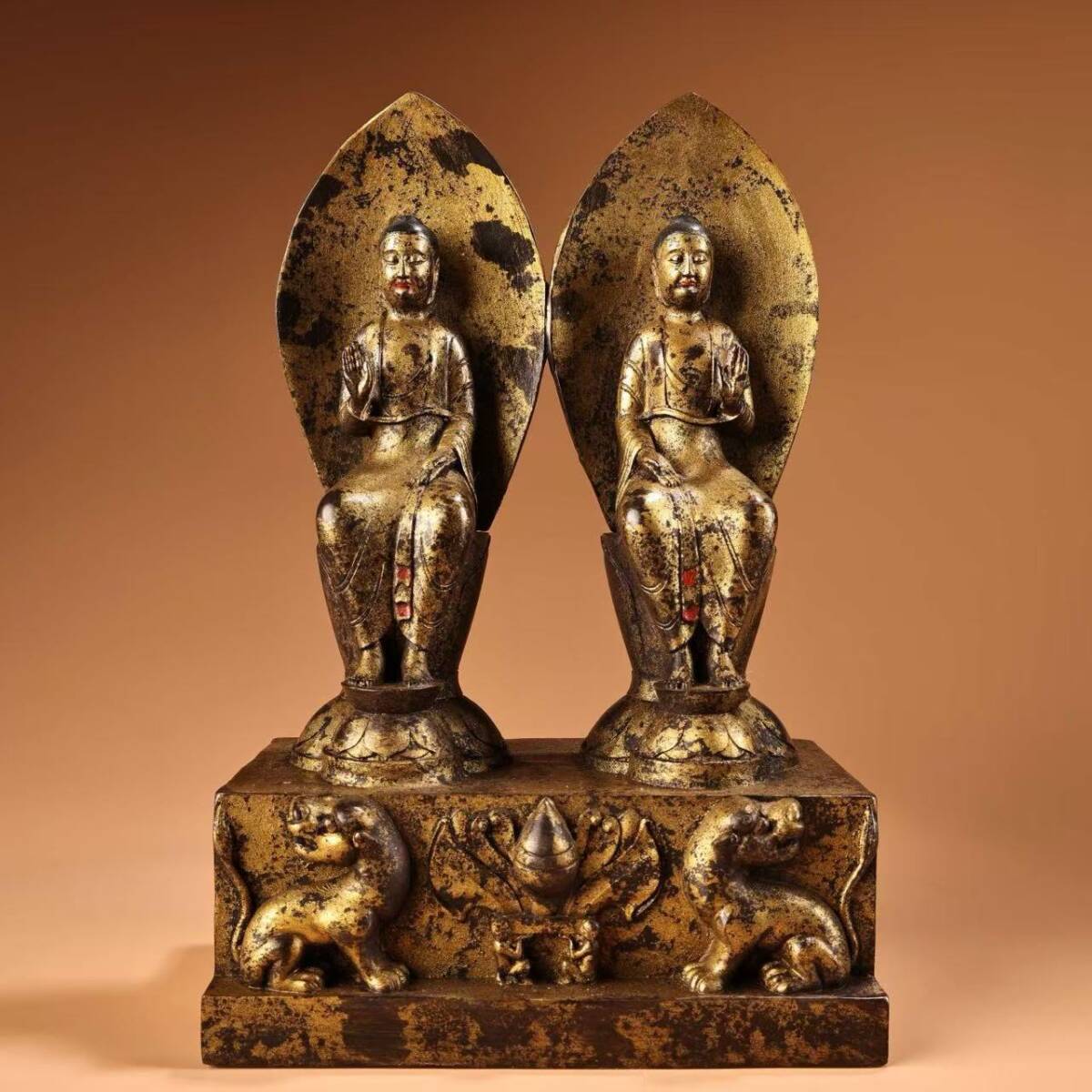 【中古文化*北魏仏教美術・希少一対 銅塗金二仏並坐像 瑞獣蓮華台座付き 中国古仏像 コレクション】