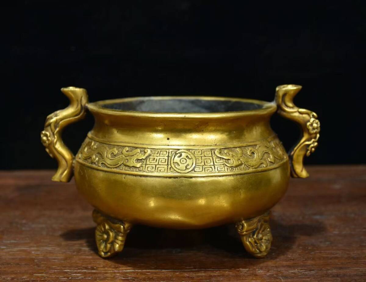 【中古文化*大明宣徳年製古銅製梅花耳三足香炉 細密彫刻 回紋 中国古美術 香道 仏具 骨董 工芸品 永久保存価値あり】