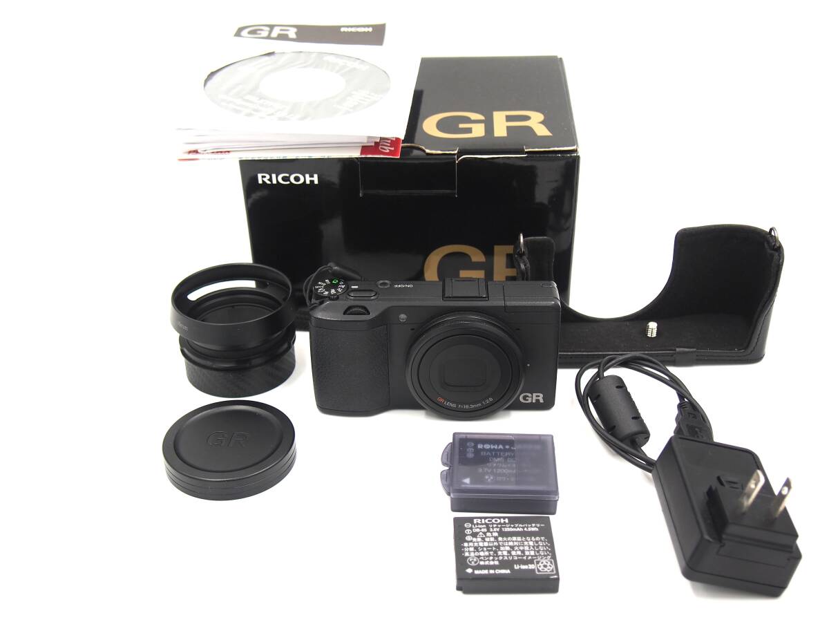 リコー　RICOH GR　CMOSセンサーAPS-Cサイズ 　ショット数３０５６回