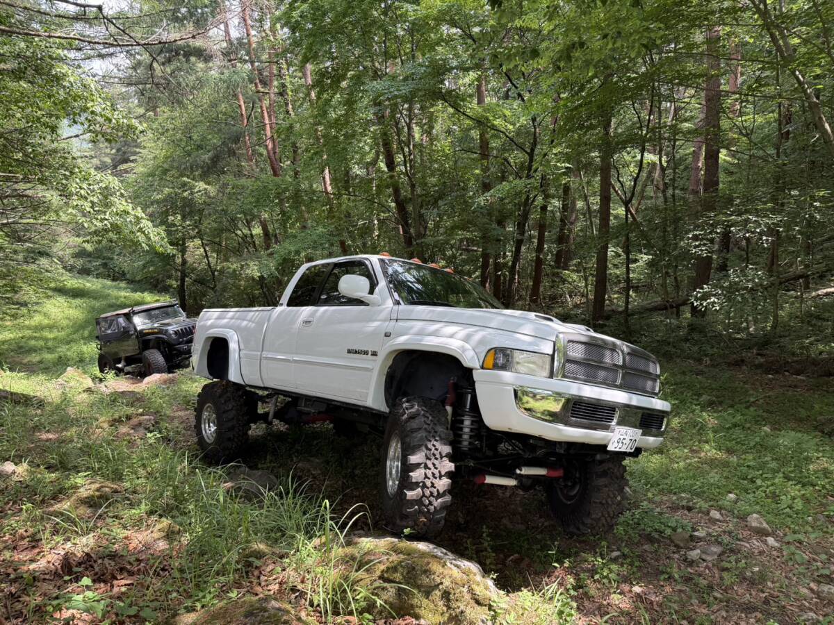 2000年 ダッジラム5.９　4WD ララミーSLT ピックアップトラック