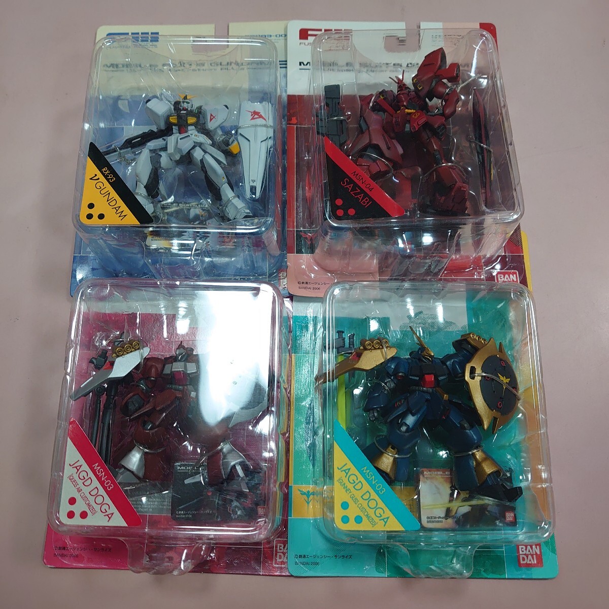 4機セット ニューガンダム　他　 FW アルティメットオペレーション 機動戦士ガンダム フィギュア バンダイ　サザビー　ヤクト=ドーガ