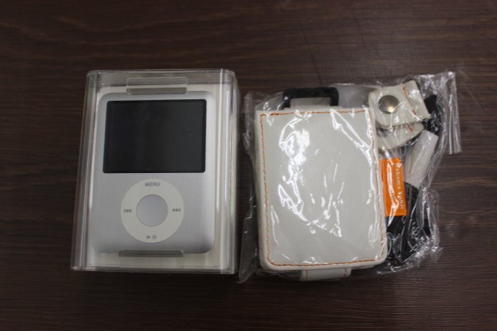 ○Apple iPod nano (第 3 世代) A1236　4GB　PA979J/A【動作保証出品】おまけポーチ付き　アイポッドナノ