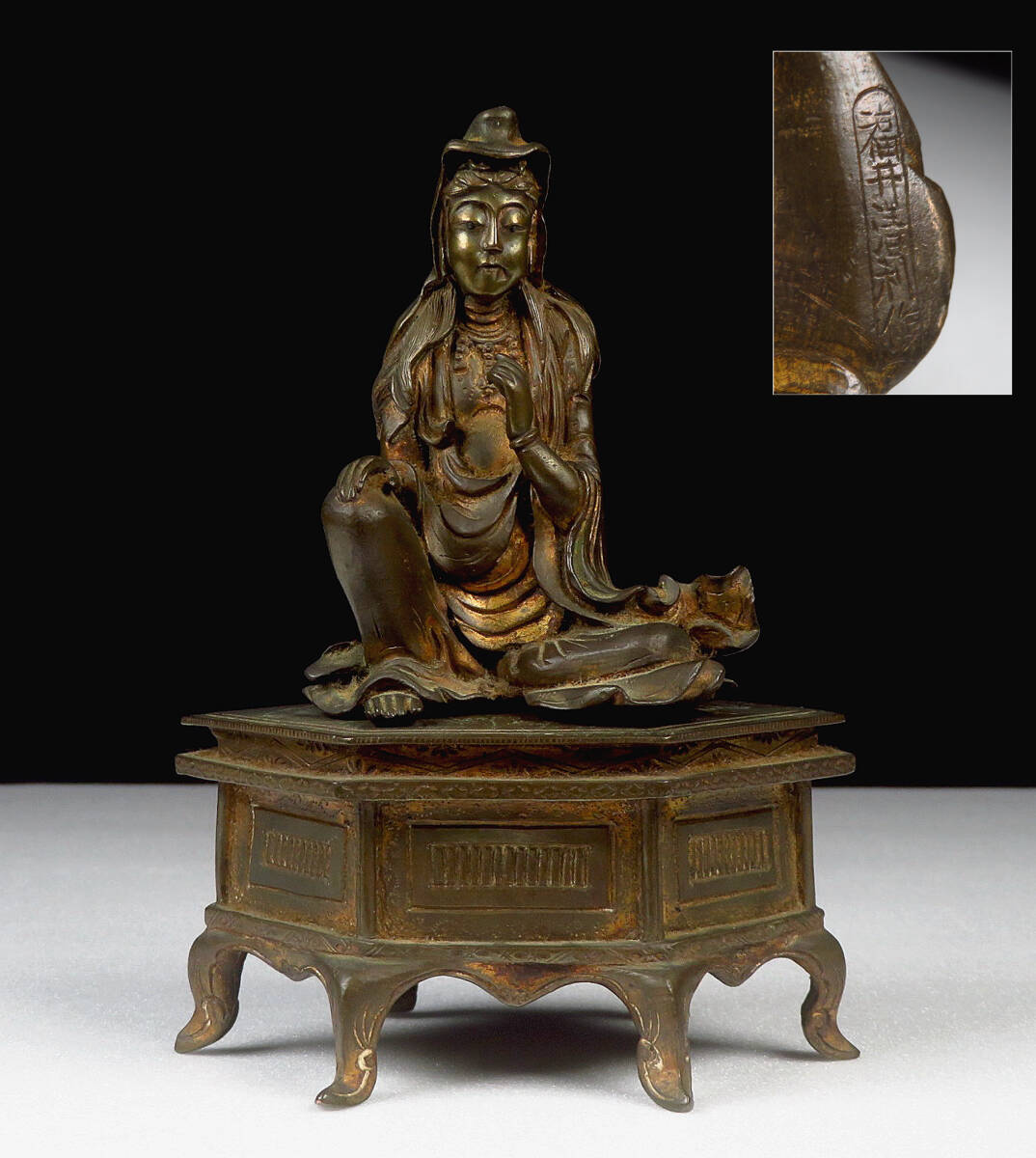 【SAKURAYA】時代 金工美術【銅製 観音菩薩坐像/彫刻家 福井清利】仏教美術 仏像 佛像 寺院 オブジェ 作家 骨董品 古美術品 高さ15.5cm