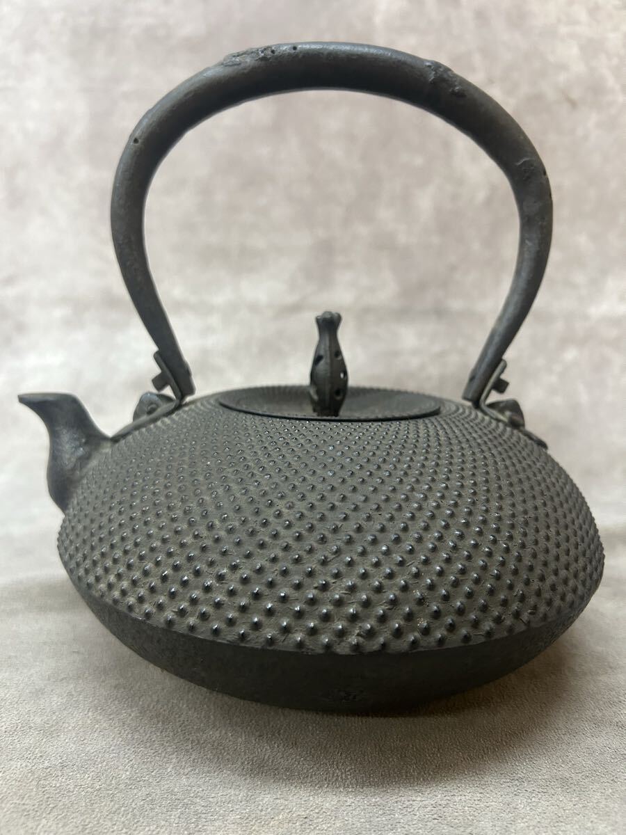 古い 南部鉄器 岩鋳 鉄瓶 湯沸かし 鉄器 茶道具 煎茶道具 金属工芸 飾摘み 古道具 アンティーク コレクション 時代物