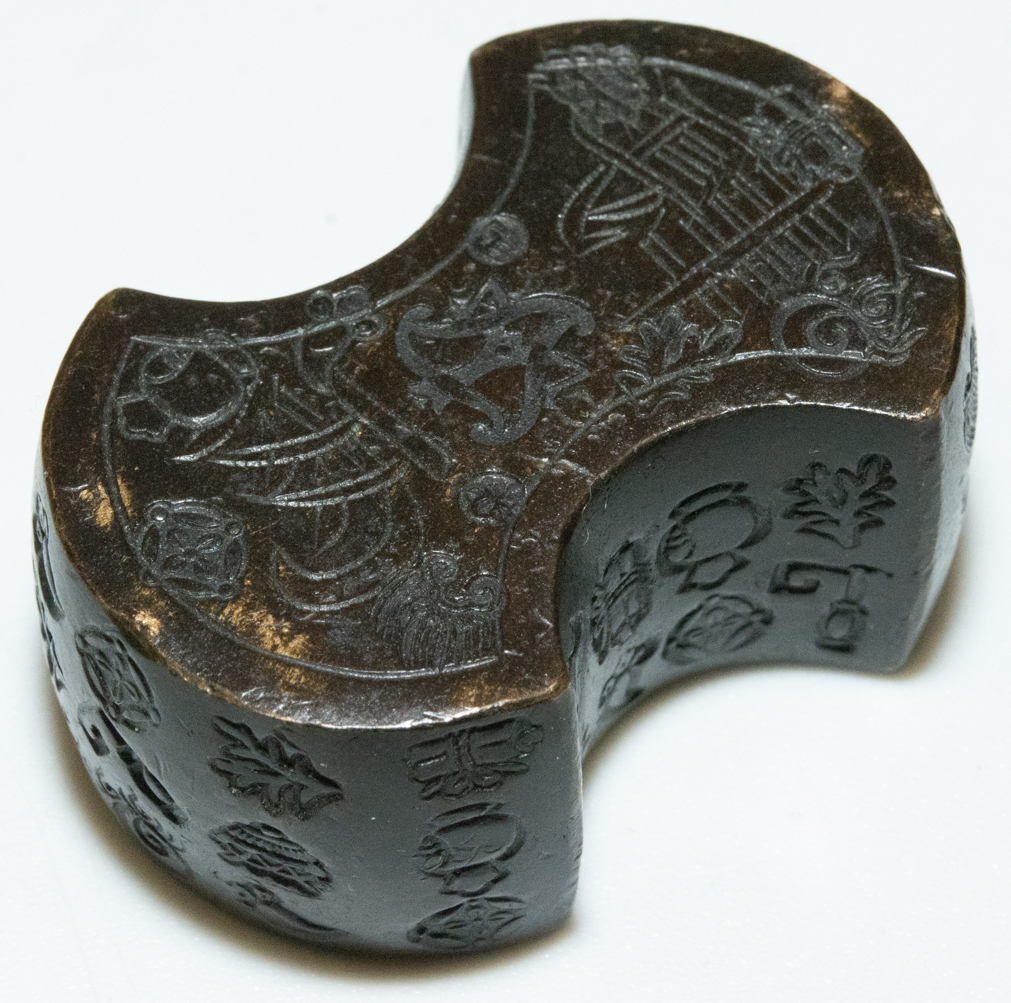 唐金 宝尽くし文 分銅 肆両 約162.7g 文鎮 書道具 茶道具 古銅 金運 縁起物 両替商