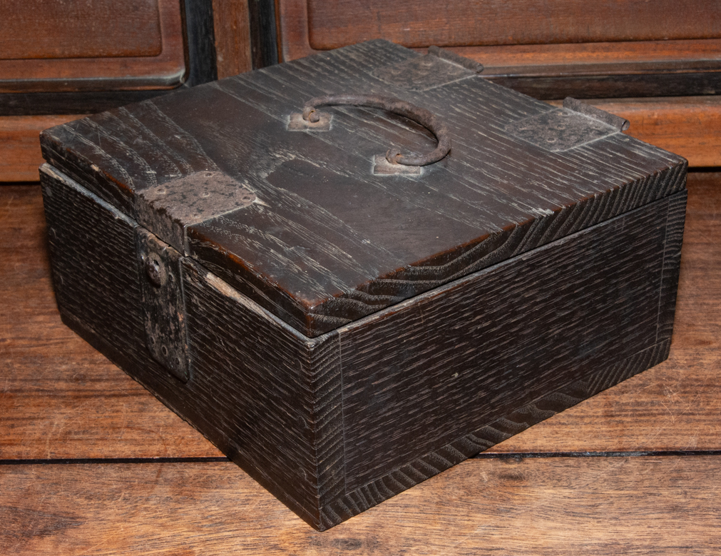 時代 木箱 古鉄金具 古材 古木 木製 古玩 アンティーク 収納 煎茶道具 茶箱