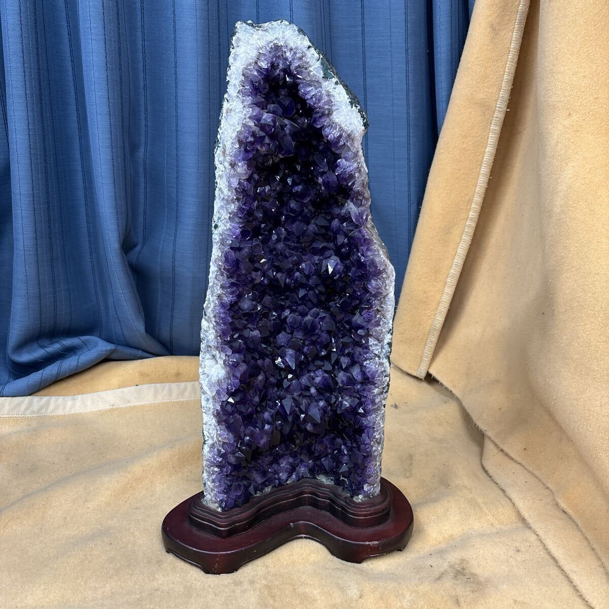 アメジスト　石　原石　パワーストーン　台座付き　洞窟　資産家放出品 置物 アメジストドーム　武57