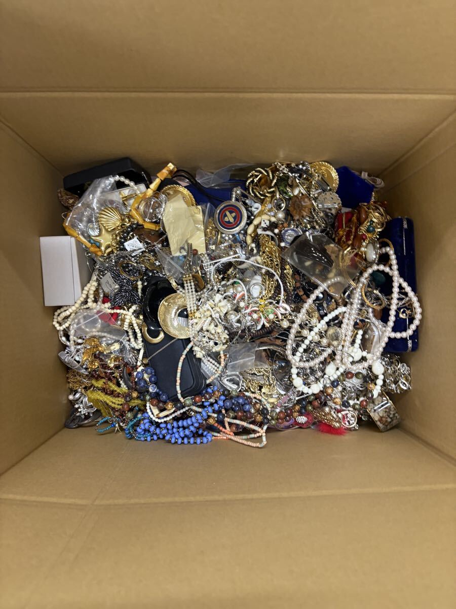 ネックレス ブローチ リング イヤリング アクセサリー イミテーション　10キロ以上