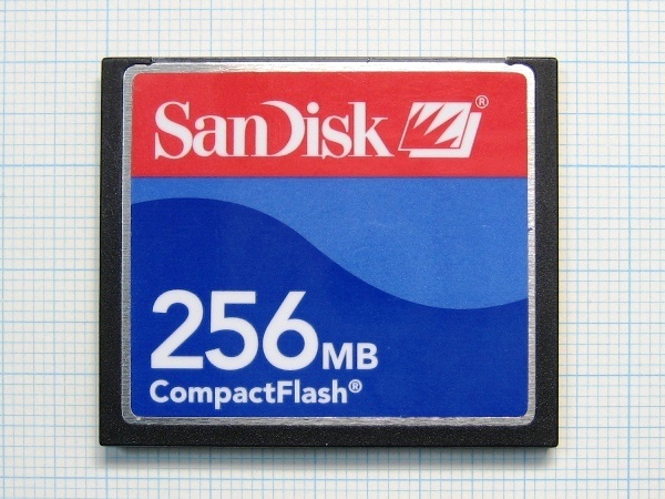★SanDisk コンパクトフラッシュ ２５６ＭＢ 中古★送料８５円・１８５円