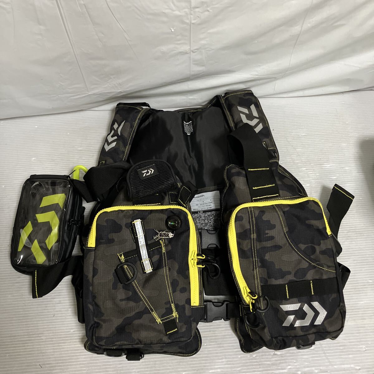 W582 ダイワ フローティングジャケット DF-6406 フリーサイズ ブラック イエロー 迷彩 DAIWA ライフジャケット 釣り ウェア フィッシング 