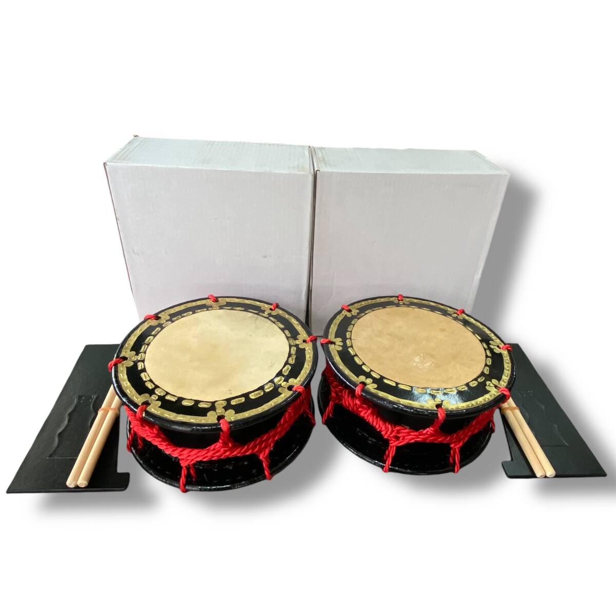 [80]260113-8717-4444 SA400 締め太鼓 直径23cm まとめ 2点 紙の太鼓台 バチ 箱付き 楽器 演奏
