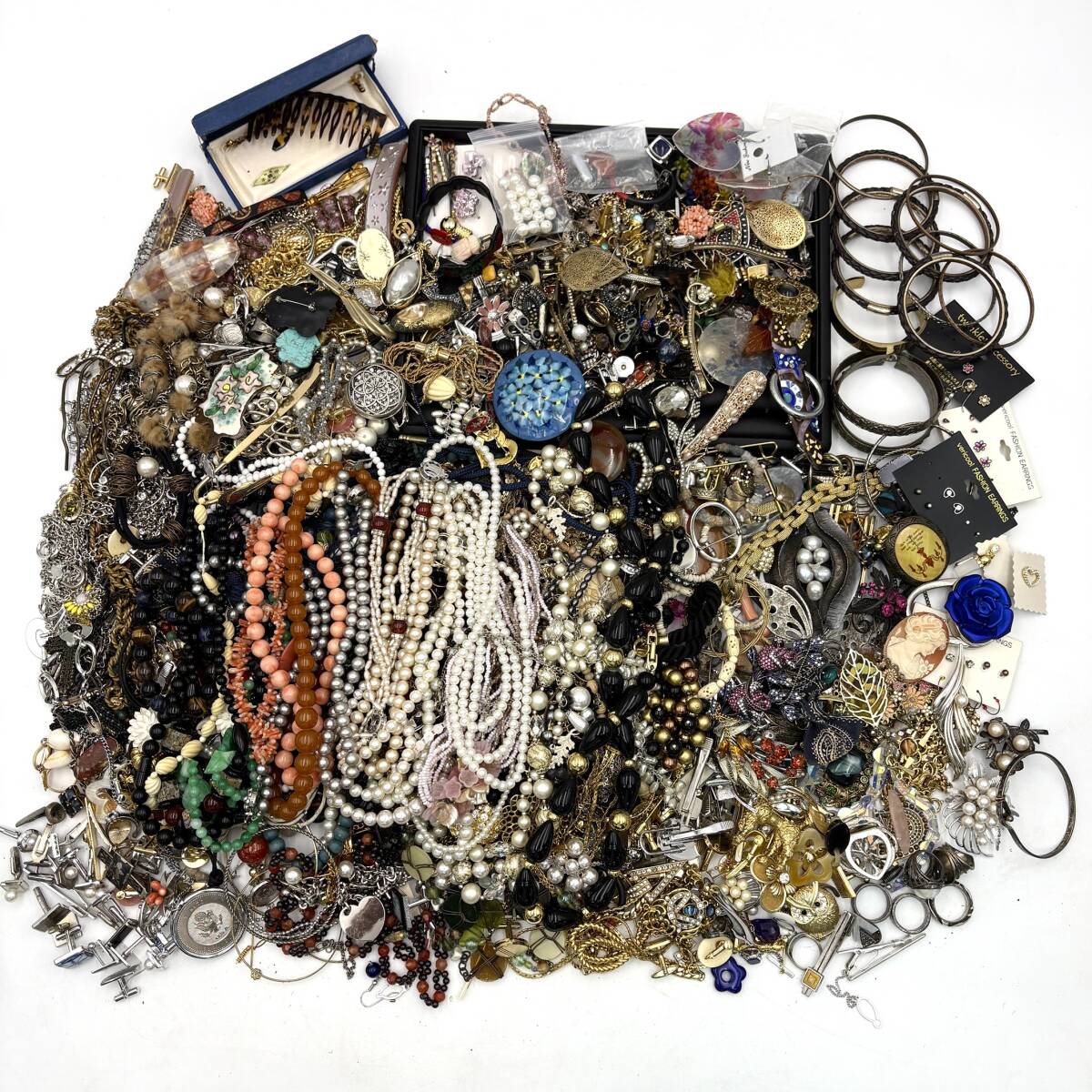 ジャンク 大量『アクセサリー シルバー イミテーション ネックレス イヤリング等 約9kg まとめ』SILVER パール 貴金属 石 現状品 D-6327