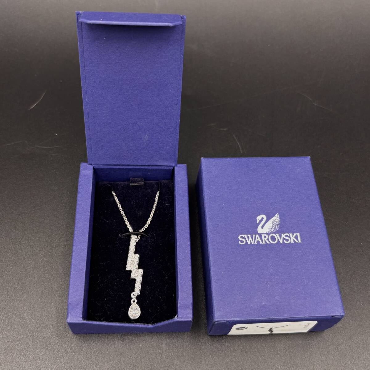アクセサリー『スワロフスキー 稲妻 ネックレス 三連ライン』ラインストーン SWAROVSKI 現状品 D-6329
