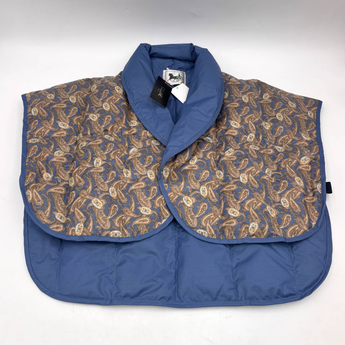 ダウンショール『セリーヌ CELINE ダウン フェザー ショール 羽毛 』ベスト 肩掛け ペイズリー柄 西川 青 ブルー タグ付き 現状品 D-6331