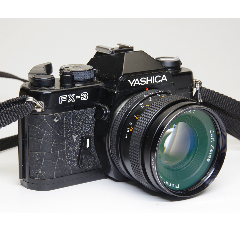 ヤシカ　フィルムカメラ　FX-3 レンズ Carl Zeiss Planar 1.7/50 T*　923
