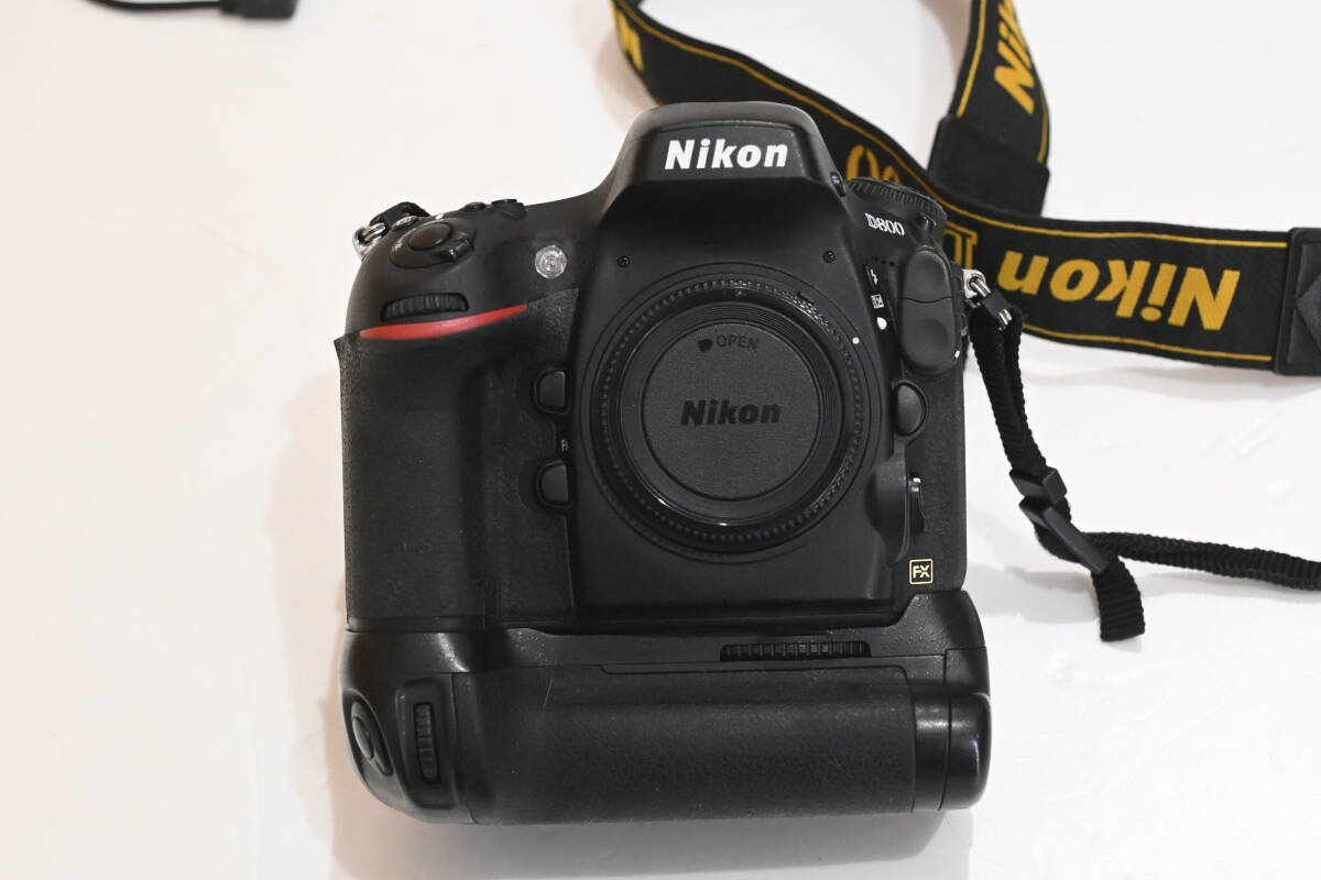 ニコン NIKON D800 ボディ 充電器付 ショット数37,600回