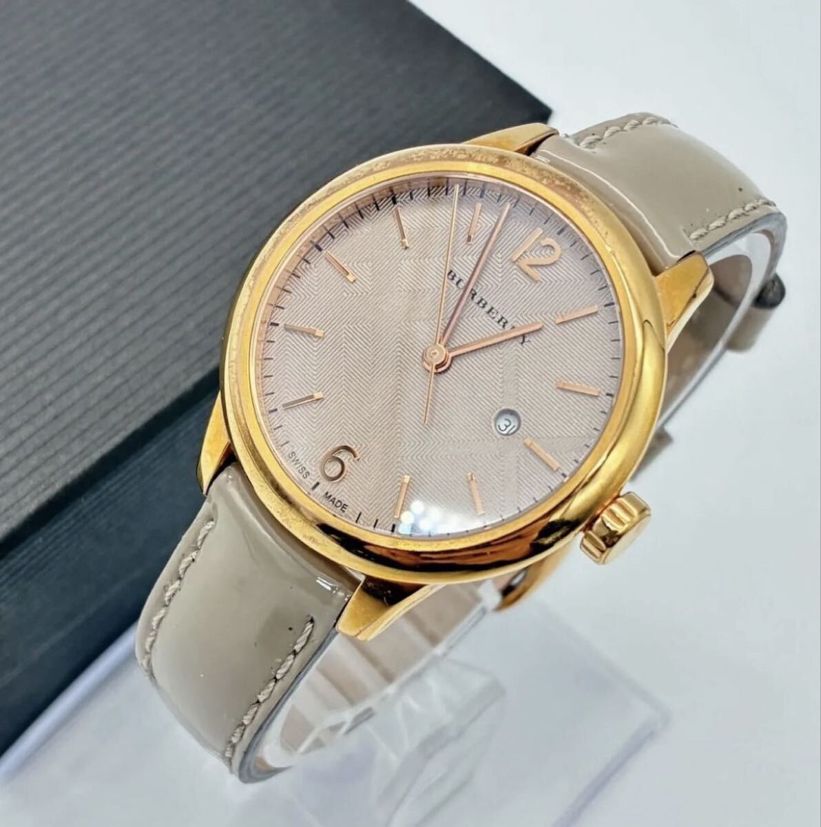 １円～　BURBERRY バーバリー 腕時計 純正ベルト 稼働品 ゴールド ノバチェック デイト レザーベルト 本革 電池交換済み