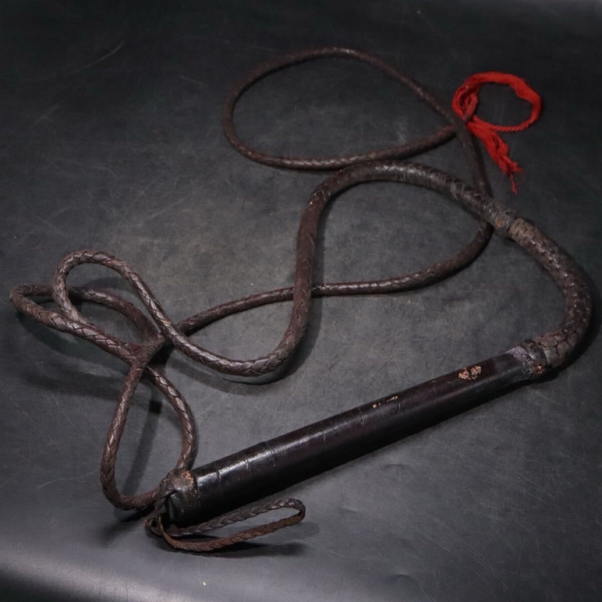 時代　鞭　馬鞭　全長約240ｃｍ/　検索：　中国美術　モンゴル　蒙古　チベット　馬具　武具　革　.B2284