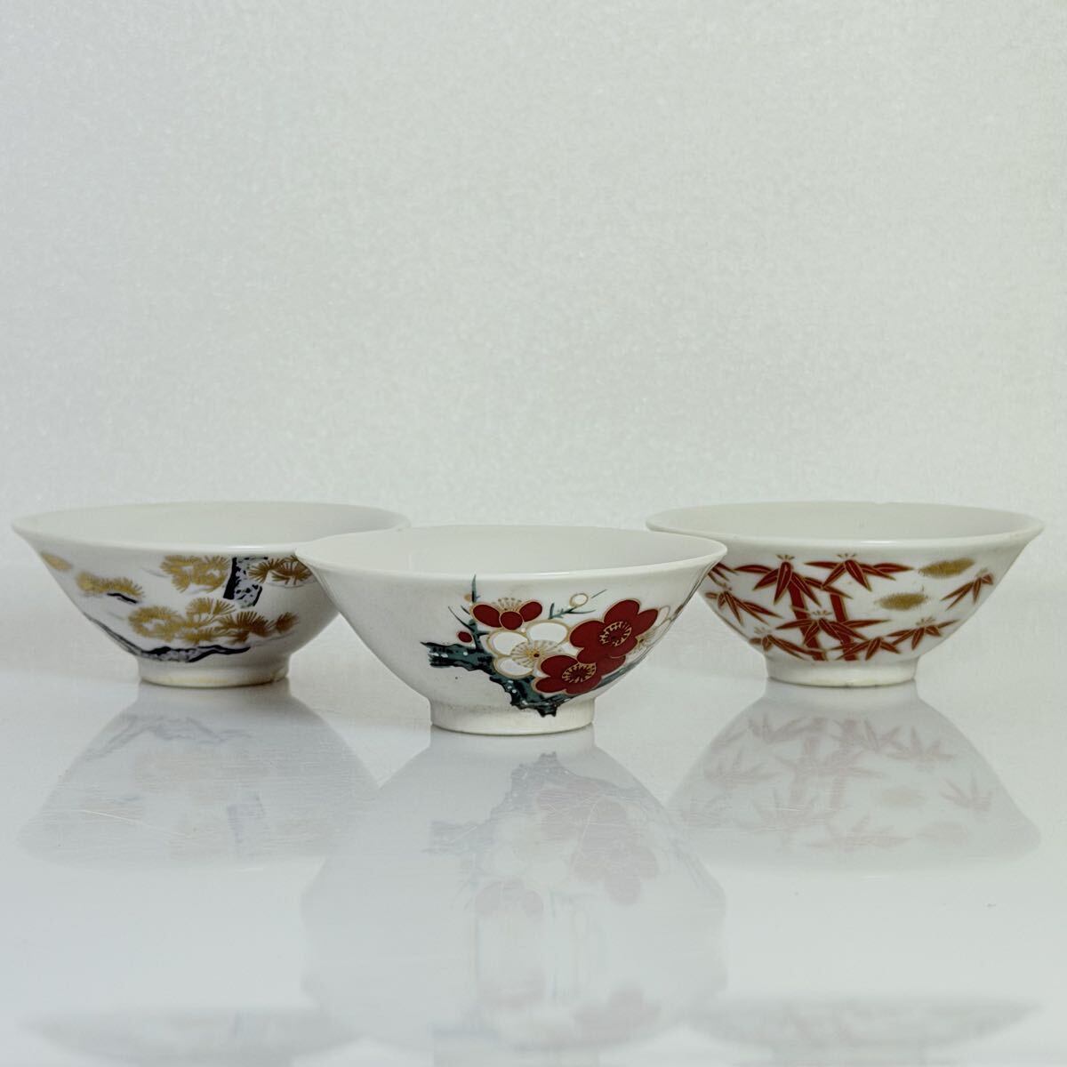 SY365◆古い 九谷焼 骨董 酒器 3客 盃 松竹梅 煎茶道具 茶托 日本酒 和 陶器 枡 入れ子 杯 酒器 お猪口 花柄 金彩 金縁 ぐい呑み 和食器