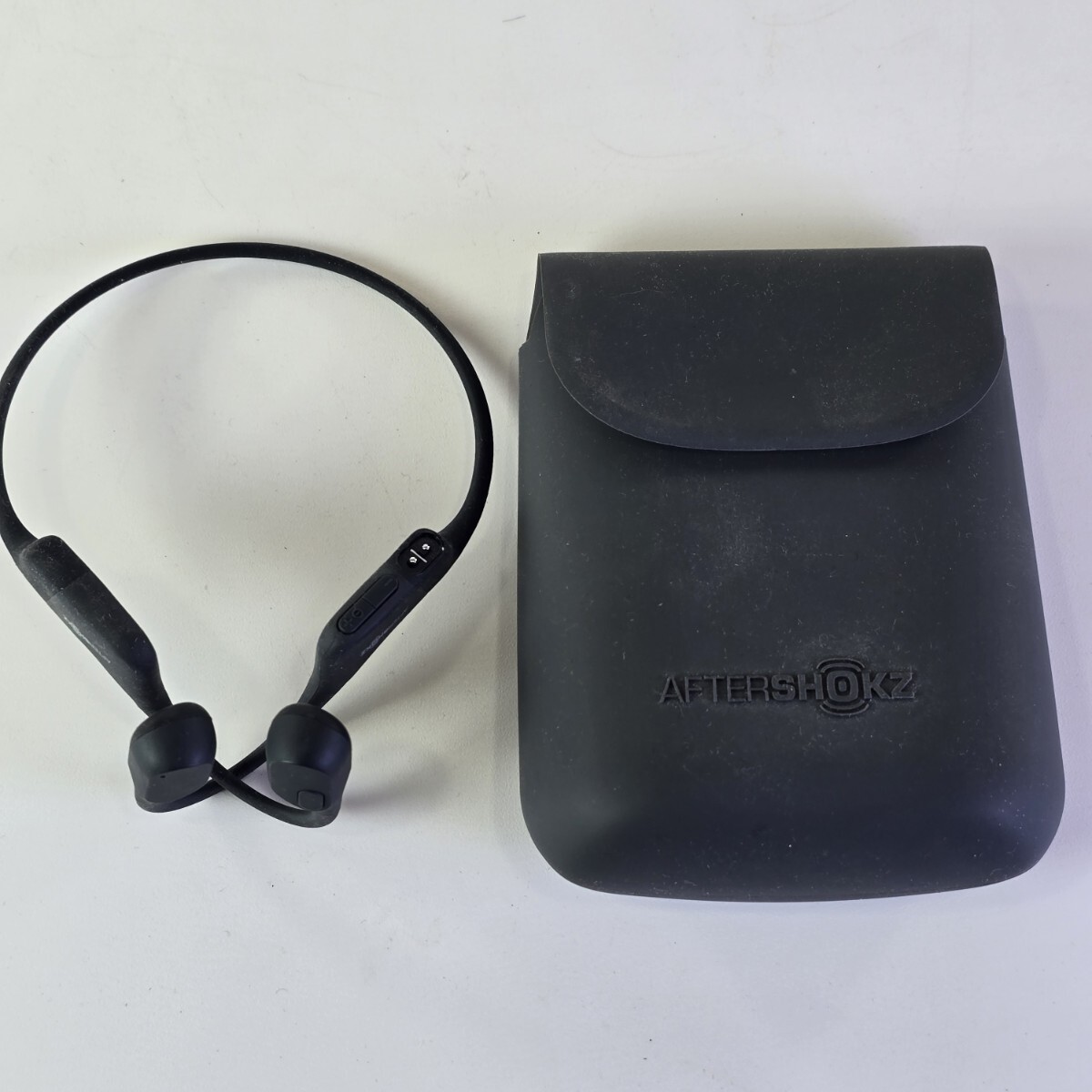 AFTERSHOKZ アフターショックス aeropex 骨伝導イヤホン　本体ケースのみ 耳を塞がない