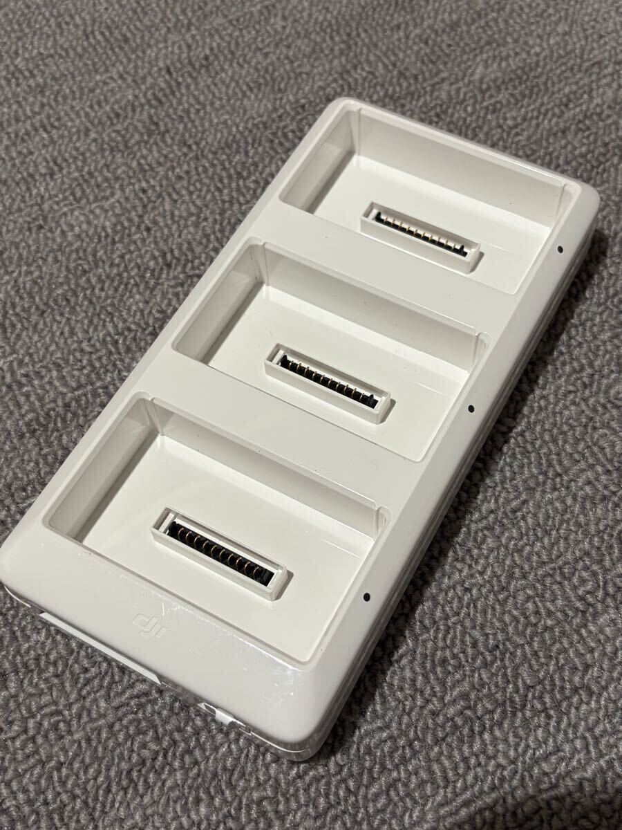 【良品】DJI 純正品 phantom4 ファントム4 シリーズ バッテリー 3連充電器（ハブ） phantom4 pro v2.0 プロ　advance フライトバッテリー