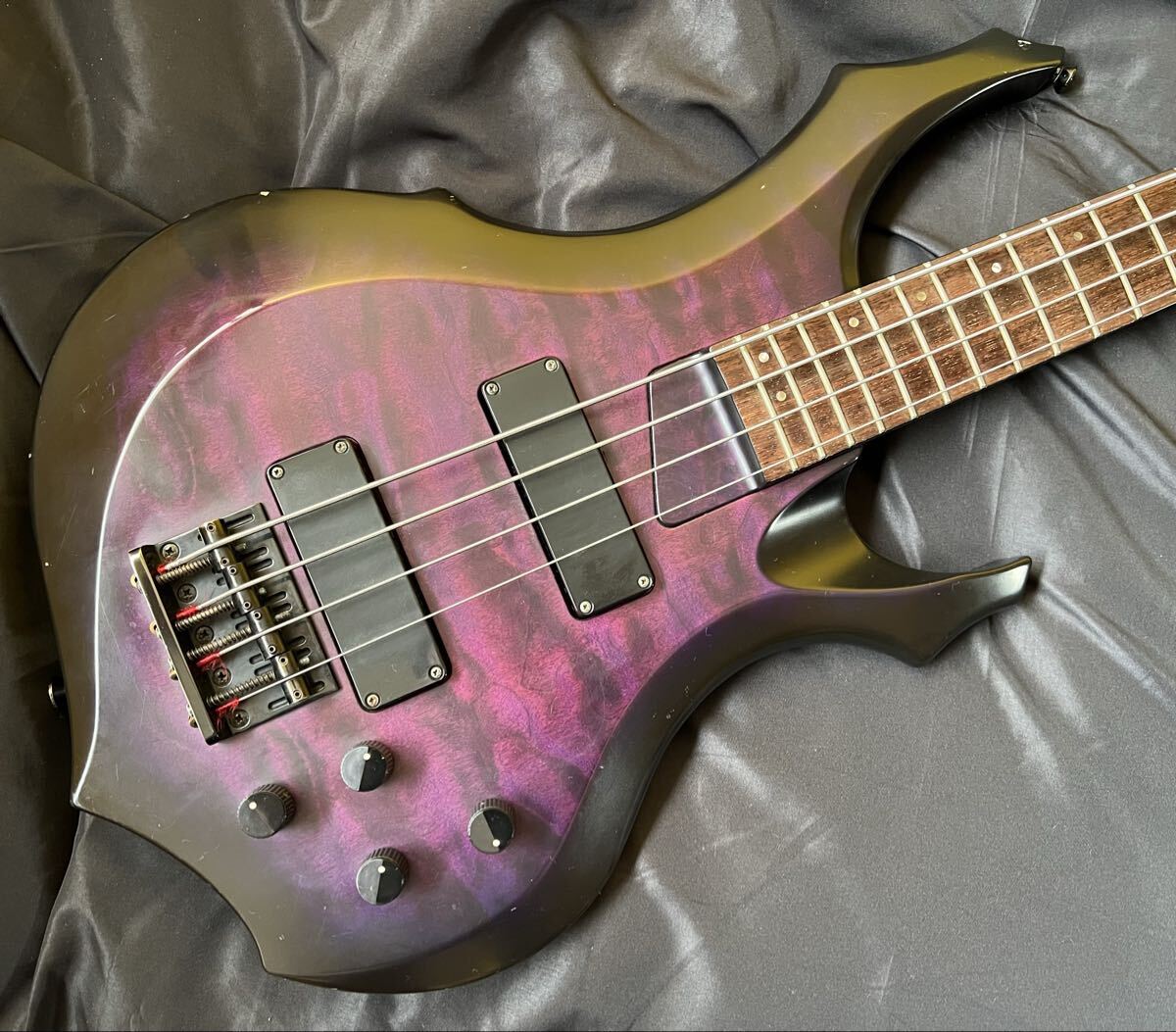 ESP　Edwards Forest パープル　ラルク テツ tetsu　 エレキベース　美品ギグバッグ付