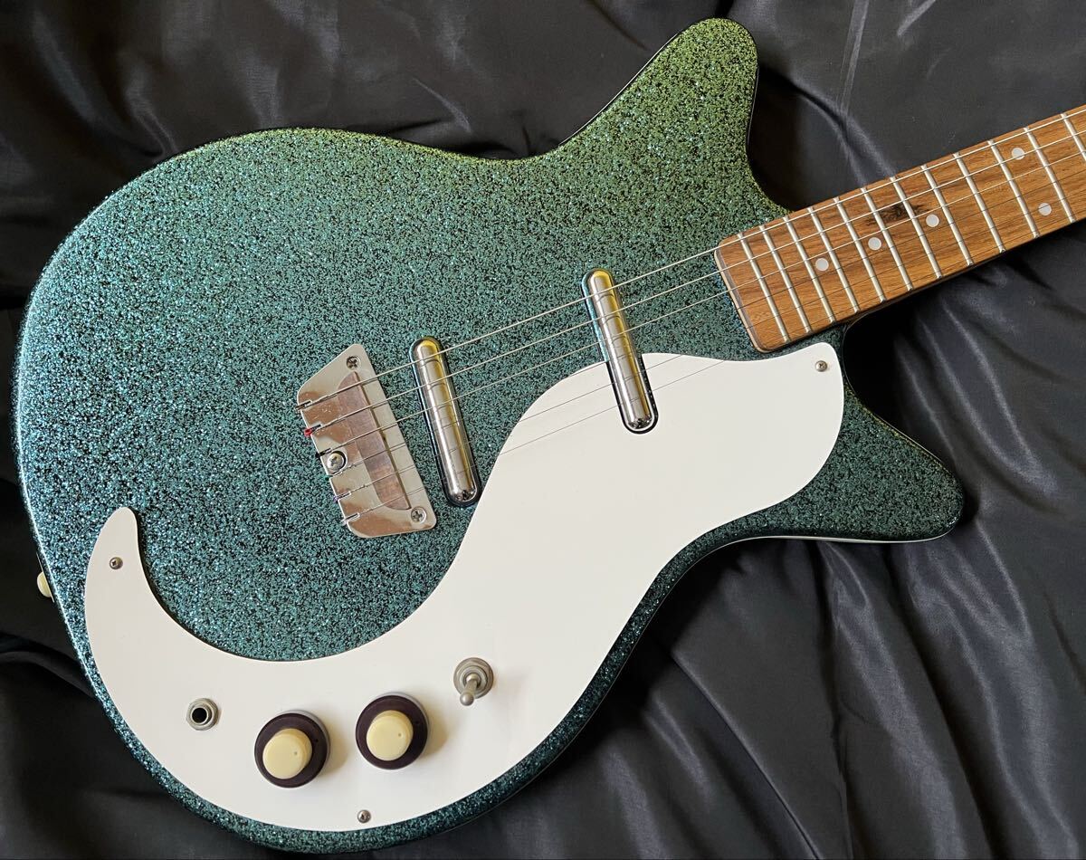 激レアDanelectro DC59DC/ビザールギター　レアカラーDanelectro DC59 Bluesparkle ケース付　訳あり美品
