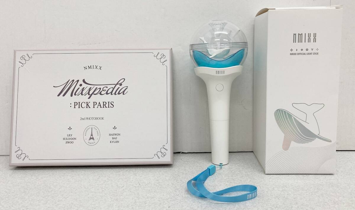 0181446B★ NMIXX エンミックス K-POP　OFFICIAL LIGHT STICK 公式ペンライト　2nd PHOTOBOOK MIXXPEDIA : PICK PARIS　セット