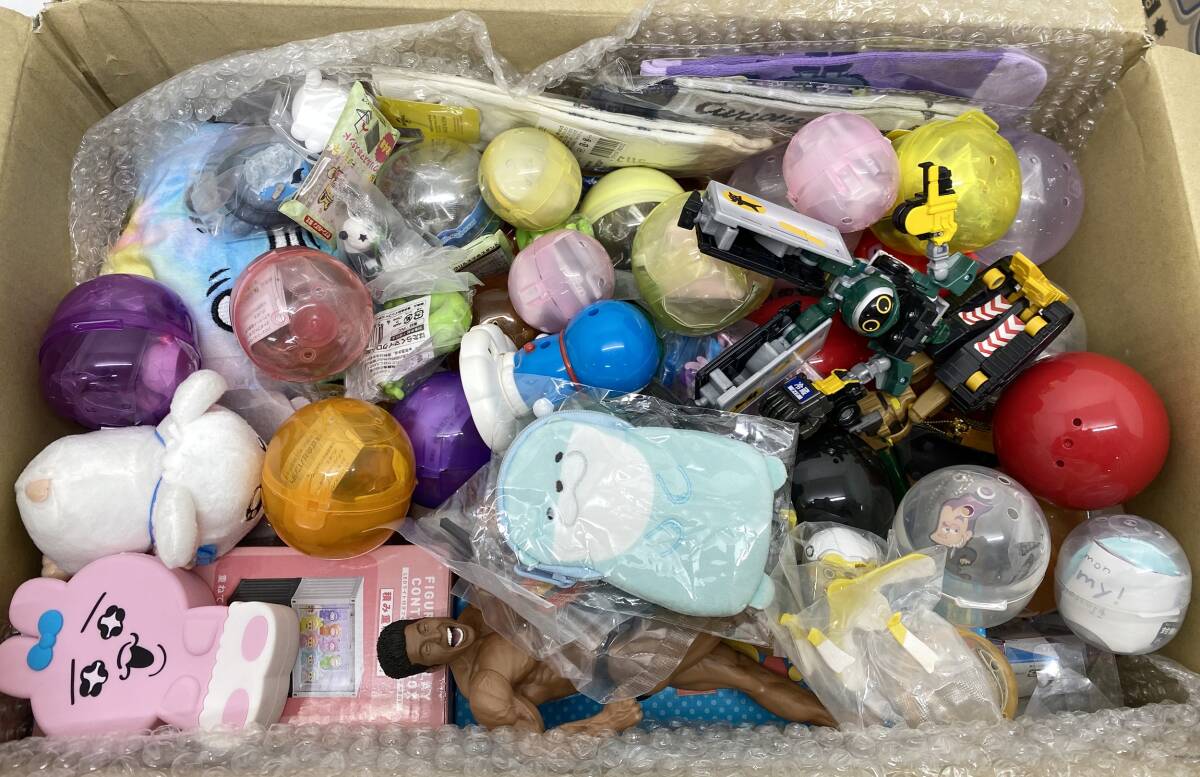 0672012G★ 雑貨 おもちゃ ガチャガチャ カプセルトイ 小物 キーホルダー など 色々 まとめ フィギュア ぬいぐるみ ドラえもん ジャンク