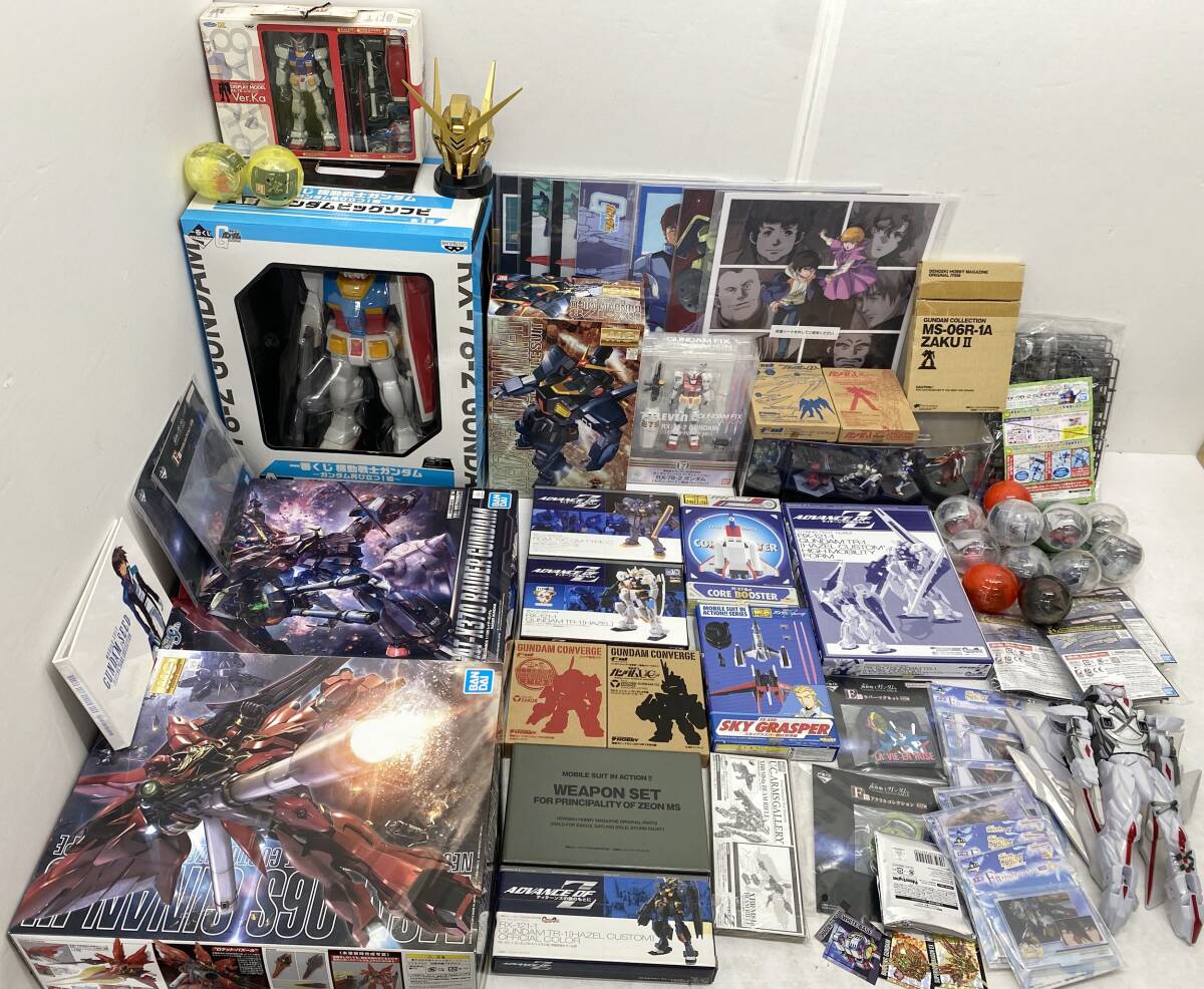 0652010G★ 【ジャンク】ガンダム グッズ プラモデル まとめセット 一番くじ/ガチャガチャ/ザク/付録 など 色々　160サイズ
