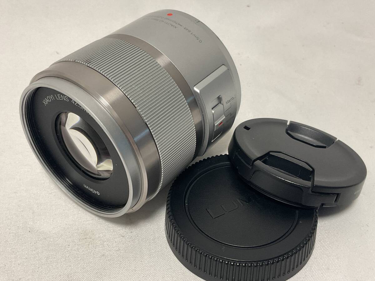 XIAOYI 42.5mm f1.8 シルバー マイクロフォーサーズ用 中古レンズ